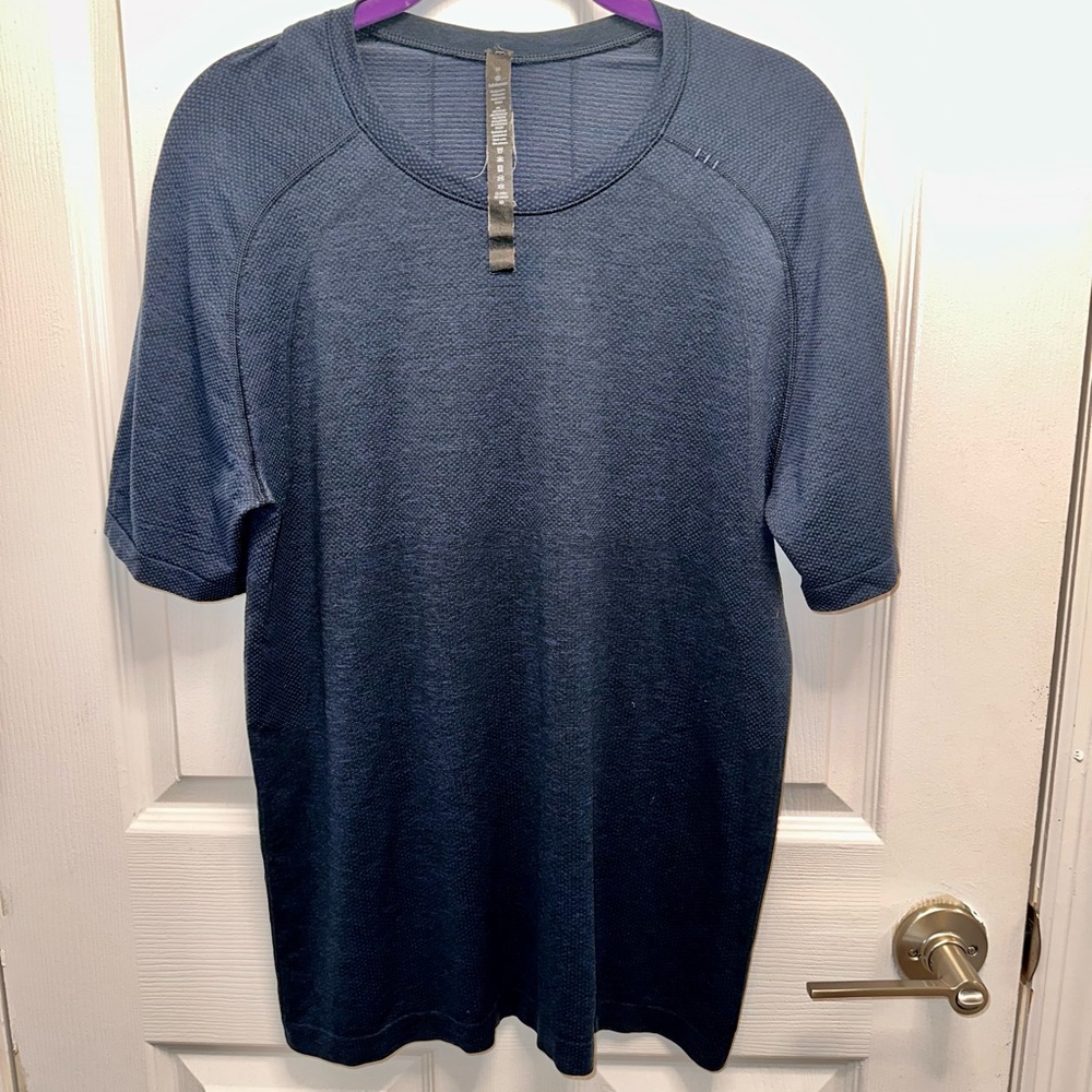 Lily lemon Vent Tech Short Sleeve Shirt